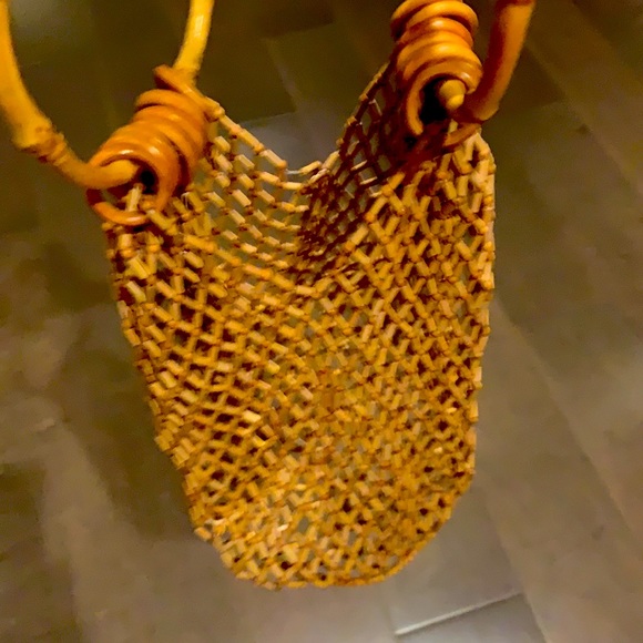 Wood beaded macrame with bamboo handles handbag - Picture 5 of 7